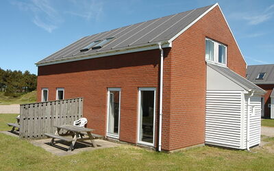Nilaus - 2.3Km from the Sea
