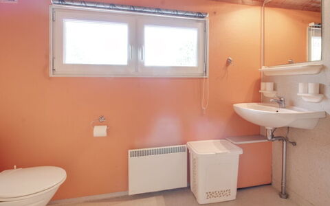 Thorbergh - 2Km from the Sea: Idraulico Fixture, Parete, Bagno, Lavandino Del Bagno, Pavimentazione, Pavimento, Lavello, Gabinetto, Interior Design, Idraulico