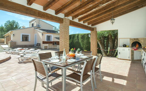 Villa Armonia: Nube, Cielo, Acqua, Mobili Da Esterno, Shade, Tavolo, Tavolo Esterno, Sedia, Condominio, Portico