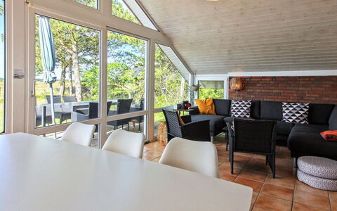 Alfwin - 3Km from the Sea: Legna, Mobilia, Sedia, Soffitto, Portico, Latifoglie, Pavimento In Legno, Cucina & Sala Da Pranzo Tavolo, Deck, Color Legno