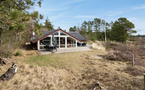 Alfwin - 3Km from the Sea: Costruzione, Casa, Finestra, Casa, Tetto, Zona Residenziale, Arbusto, Villetta, Lotto