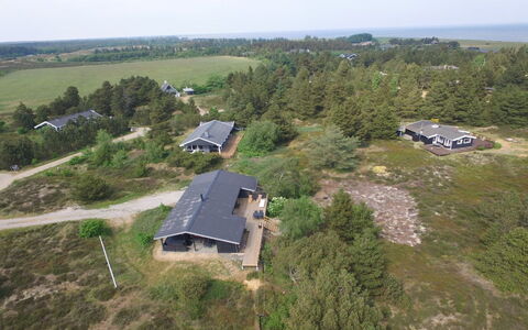 Arjuna - 3.8Km from the Sea: Arbusto, Urban Design, Groundcover, Brick, Appartamento, Estate, Muratura, Balcone, Landscaping