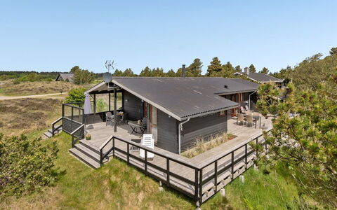 Arjuna - 3.8Km from the Sea: Arbusto, Urban Design, Groundcover, Brick, Appartamento, Estate, Muratura, Balcone, Landscaping