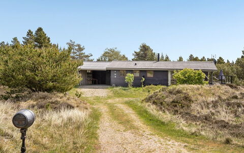 Arjuna - 3.8Km from the Sea: Arbusto, Urban Design, Groundcover, Brick, Appartamento, Estate, Muratura, Balcone, Landscaping