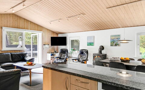 Jul - 900M from the Sea: Interior Design, Soffitto, Mobilia, Camera, Sedia, Cucina, Elettrodomestico, Controsoffitto, Soggiorno, Lampada