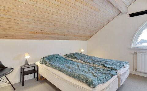 Paula - 2.3Km from the Sea: Camera Da Letto, Letto, Interior Design, Legna, Pavimentazione, Pavimento, Soffitto, Lenzuolo, Bedding, Telaio Del Letto