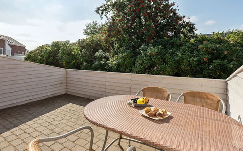 Maylin - 2.3Km from the Sea: Tetto, Casa, Lotto, Casa, Villetta, Estate, Edifici Giardino, Shade, Log Cabin, Landscaping