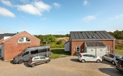 Maylin - 2.3Km from the Sea: Tetto, Casa, Lotto, Casa, Villetta, Estate, Edifici Giardino, Shade, Log Cabin, Landscaping