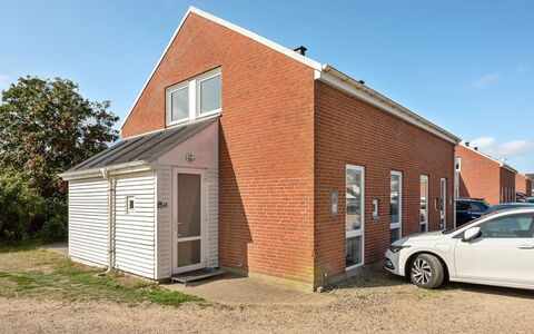 Maylin - 2.3Km from the Sea: Tetto, Casa, Lotto, Casa, Villetta, Estate, Edifici Giardino, Shade, Log Cabin, Landscaping
