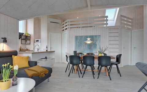 Gubbe - 500M from the Sea: Interior Design, Pavimentazione, Legna, Soffitto, Pavimento, Mobilia, Lampada, Soggiorno, Camera, Illuminazione