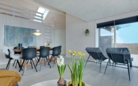 Gubbe - 500M from the Sea: Pavimentazione, Pavimento, Soffitto, Sedia, Pavimento In Legno, Soggiorno, Cucina & Sala Da Pranzo Tavolo, Materiali Naturali, Latifoglie, Tavolino Da Caffè