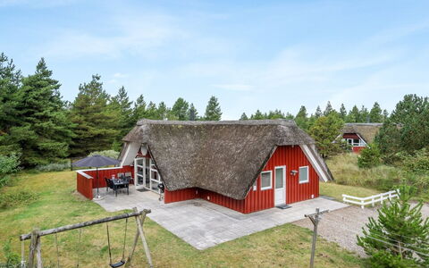 Gunlög - 3.1Km from the Sea: Architettura, Tetto, Casa, Materiale Composito, Illuminazione Diurna, Raccordo, Driveway
