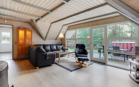 Gunlög - 3.1Km from the Sea: Legna, Soffitto, Interior Design, Pavimentazione, Mobilia, Pavimento In Legno, Pavimento, Casa, Latifoglie, Soggiorno