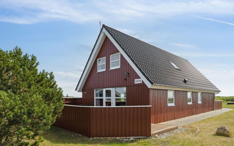 Andor - 500M from the Sea: Arbusto, Urban Design, Groundcover, Brick, Appartamento, Estate, Muratura, Balcone, Landscaping