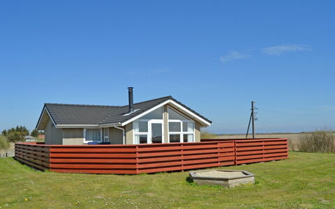 Arnkil - 700M from the Sea: Arbusto, Urban Design, Groundcover, Brick, Appartamento, Estate, Muratura, Balcone, Landscaping
