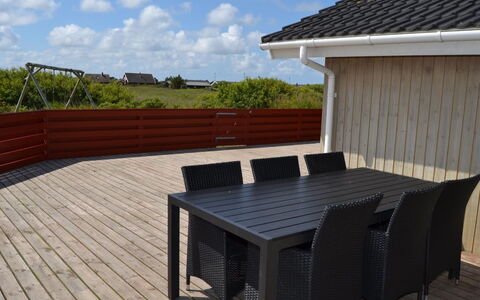 Arnkil - 700M from the Sea: Arbusto, Urban Design, Groundcover, Brick, Appartamento, Estate, Muratura, Balcone, Landscaping