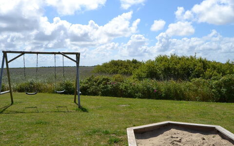 Arnkil - 700M from the Sea: Arbusto, Urban Design, Groundcover, Brick, Appartamento, Estate, Muratura, Balcone, Landscaping