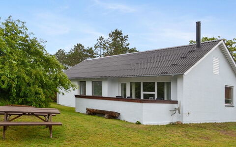 Sylvie - 1.5Km from the Sea: Tetto, Casa, Lotto, Casa, Villetta, Estate, Edifici Giardino, Shade, Log Cabin, Landscaping