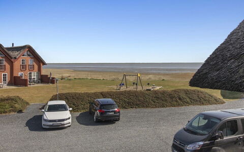 Eda - 3.5Km from the Sea: Arbusto, Urban Design, Groundcover, Brick, Appartamento, Estate, Muratura, Balcone, Landscaping