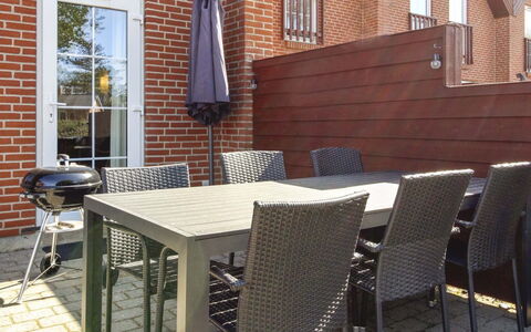 Eda - 3.5Km from the Sea: Arbusto, Urban Design, Groundcover, Brick, Appartamento, Estate, Muratura, Balcone, Landscaping