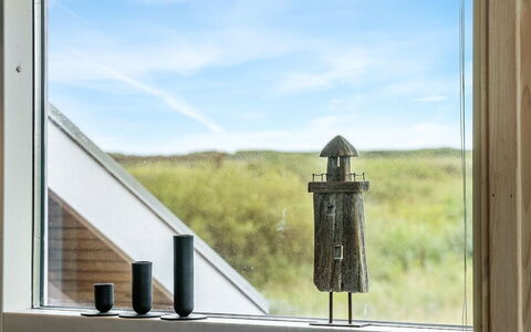 Neia - 640M from the Sea: Tetto, Casa, Lotto, Casa, Villetta, Estate, Edifici Giardino, Shade, Log Cabin, Landscaping