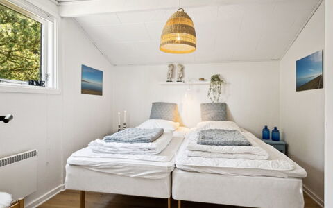 Inga - 1.3Km from the Sea: Camera Da Letto, Letto, Legna, Interior Design, Bedding, Lenzuolo, Pavimento, Mobilia, Pavimentazione, Soffitto