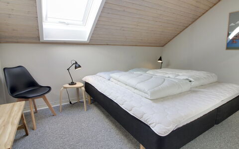 Bosse - 2.3Km from the Sea: Camera Da Letto, Letto, Legna, Interior Design, Pavimentazione, Pavimento, Lenzuolo, Bedding, Soffitto, Mobilia