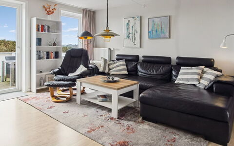 Aappo - 2.3Km from the Sea: Mobilia, Interior Design, Pavimentazione, Divano, Pavimento, Legna, Soggiorno, Pavimento In Legno, Camera, Casa