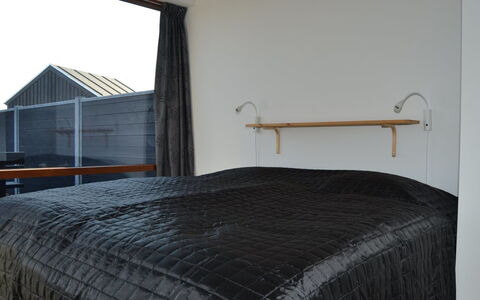 Elinora - 100M from the Sea: Legna, Camera Da Letto, Interior Design, Pavimento, Bedding, Letto, Biancheria, Soffitto, Lenzuolo, Telaio Del Letto