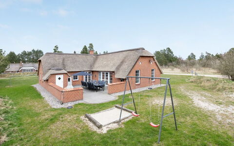 Ferhat - 2.9Km from the Sea: Tetto, Casa, Lotto, Casa, Villetta, Estate, Edifici Giardino, Shade, Log Cabin, Landscaping