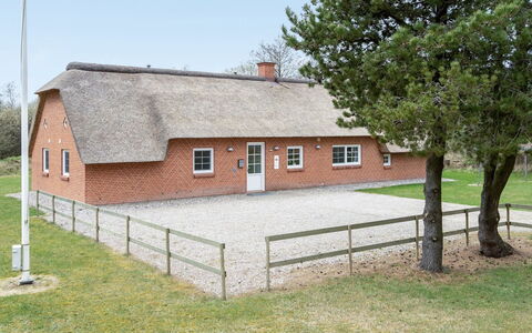 Ferhat - 2.9Km from the Sea: Tetto, Casa, Lotto, Casa, Villetta, Estate, Edifici Giardino, Shade, Log Cabin, Landscaping