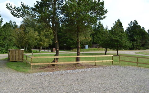 Ferhat - 2.9Km from the Sea: Tetto, Casa, Lotto, Casa, Villetta, Estate, Edifici Giardino, Shade, Log Cabin, Landscaping