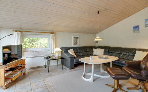 Elsy - 2.6Km from the Sea: Legna, Casa, Villetta, Casa, Tetto, Area Rurale, Raccordo, Log Cabin, Edifici Giardino, Latifoglie