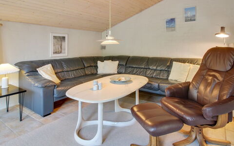 Elsy - 2.6Km from the Sea: Legna, Casa, Villetta, Casa, Tetto, Area Rurale, Raccordo, Log Cabin, Edifici Giardino, Latifoglie