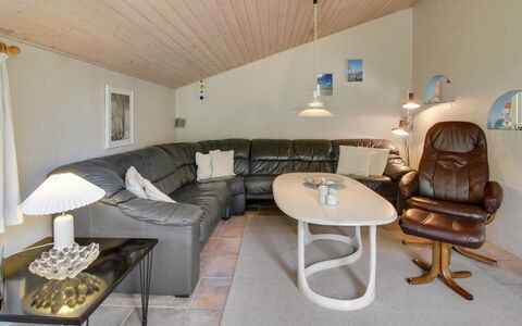 Elsy - 2.6Km from the Sea: Legna, Casa, Villetta, Casa, Tetto, Area Rurale, Raccordo, Log Cabin, Edifici Giardino, Latifoglie