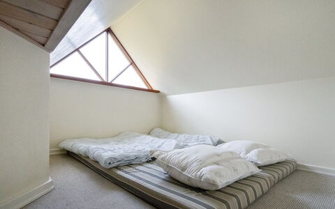Amundi - 3.8Km from the Sea: Legna, Pavimento, Interior Design, Pavimentazione, Soffitto, Camera Da Letto, Camera, Illuminazione, Letto, Attico