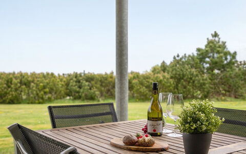 Amundi - 3.8Km from the Sea: Mobilia, Mobili Da Esterno, Tavolo Esterno, Sedia, Tavolo, Shade, Giardino, Terrazza, Cucina & Sala Da Pranzo Tavolo, Landscaping