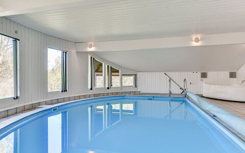 Niyazi - 3.1Km from the Sea: Piscina, Soffitto, Ricorrere, Congelamento, Illuminazione Diurna, Inverno, Hotel, Eco Hotel