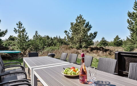 Niyazi - 3.1Km from the Sea: Mobilia, Mobili Da Esterno, Sedia, Giardino, Tavolo Esterno, Shade, Landscaping, Terrazza, Latifoglie, Cortile