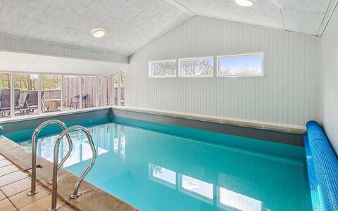 Tora - 3Km from the Sea: Pavimentazione, Soffitto, Pavimento, Piscina, Ricorrere, Design, Hotel, Latifoglie, Color Legno, Eco Hotel