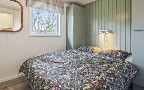 Tora - 3Km from the Sea: Legna, Camera Da Letto, Interior Design, Pavimentazione, Soffitto, Pavimento, Letto, Mobilia, Lenzuolo, Bedding