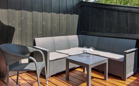 Tora - 3Km from the Sea: Legna, Mobili Da Esterno, Tavolo Esterno, Latifoglie, Deck, Color Legno, Terrazza, Giardino, Materiali Naturali, Plank