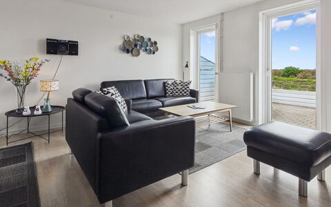 Femja - 2.3Km from the Sea: Interior Design, Pavimentazione, Mobilia, Pavimento, Legna, Divano, Soffitto, Soggiorno, Camera, Appartamento