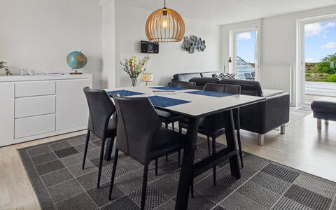 Femja - 2.3Km from the Sea: Mobilia, Interior Design, Pavimentazione, Pavimento, Tavolo, Sedia, Sala Da Pranzo, Legna, Lampada, Pavimento In Legno