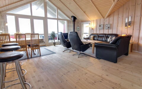 Oivi - 430M from the Sea: Legna, Pavimento In Legno, Soffitto, Mobilia, Pavimentazione, Pavimento, Interior Design, Pavimento Laminato, Soggiorno, Latifoglie