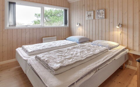Oivi - 430M from the Sea: Camera Da Letto, Legna, Letto, Lenzuolo, Bedding, Interior Design, Soffitto, Pavimento, Pavimentazione, Telaio Del Letto