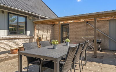 Marka - 2.5Km from the Sea
