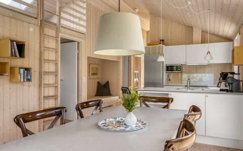 Turkka - 3.8Km from the Sea: Mobilia, Interior Design, Pavimentazione, Pavimento, Legna, Soffitto, Camera, Cucina, Sedia, Lampada
