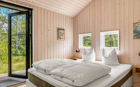Turkka - 3.8Km from the Sea: Legna, Interior Design, Camera Da Letto, Letto, Mobilia, Soffitto, Pavimentazione, Pavimento, Camera, Casa