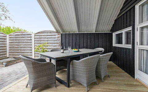 Hithin - 800M from the Sea: Tetto, Casa, Casa, Villetta, Raccordo, Estate, Driveway, Edifici Giardino, Cortile, Capannone